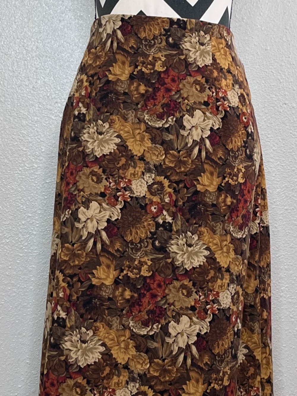 Vintage Women's Sz 16P Dark Earthy Boho Floral Whimsigoth Ultrasuede Midi Skirt - Picture 4 of 10